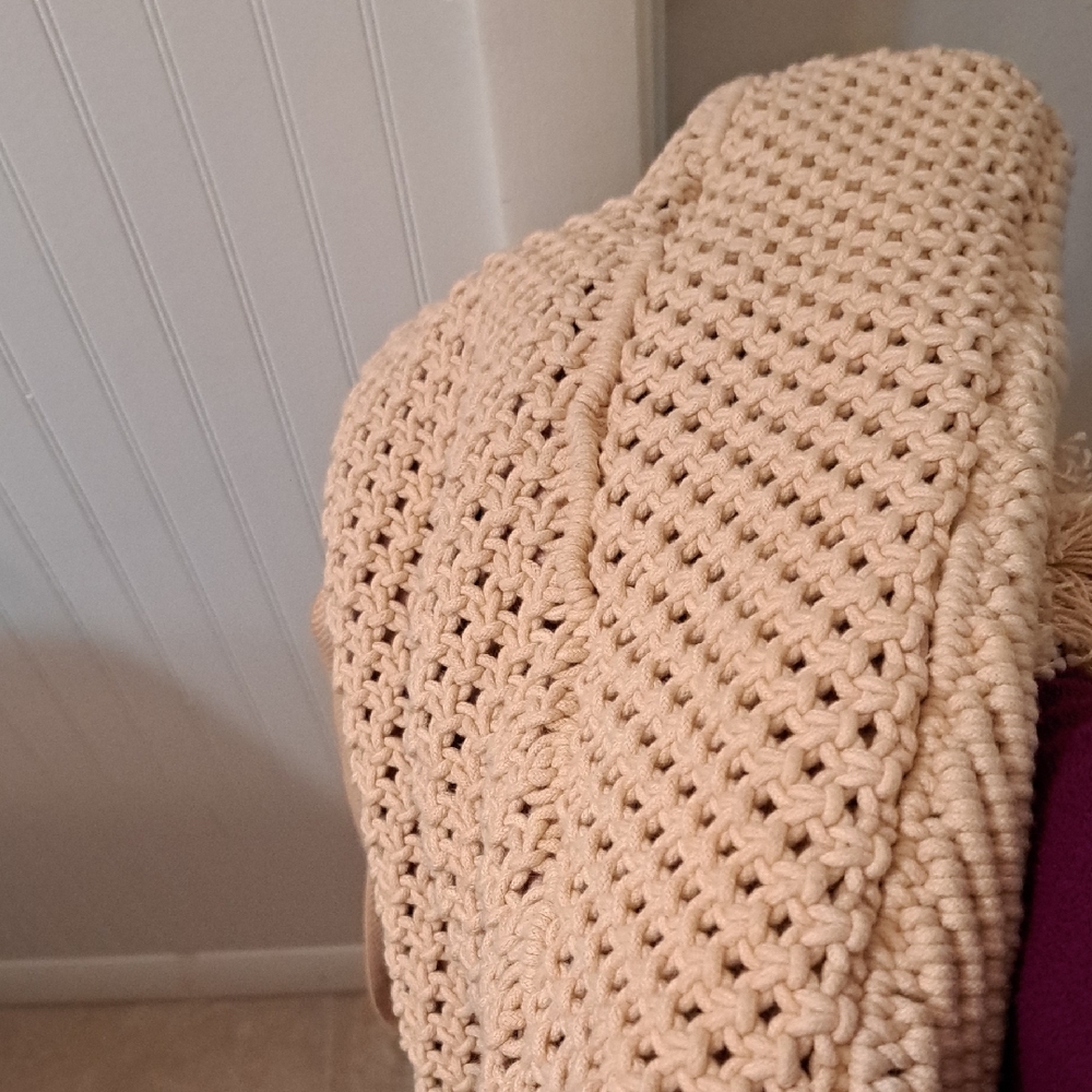 Cleobella Swoon Large Peachy Cream  Macrame Tote W/ Beads  & Tassels  Excellent - Picture 7 of 11